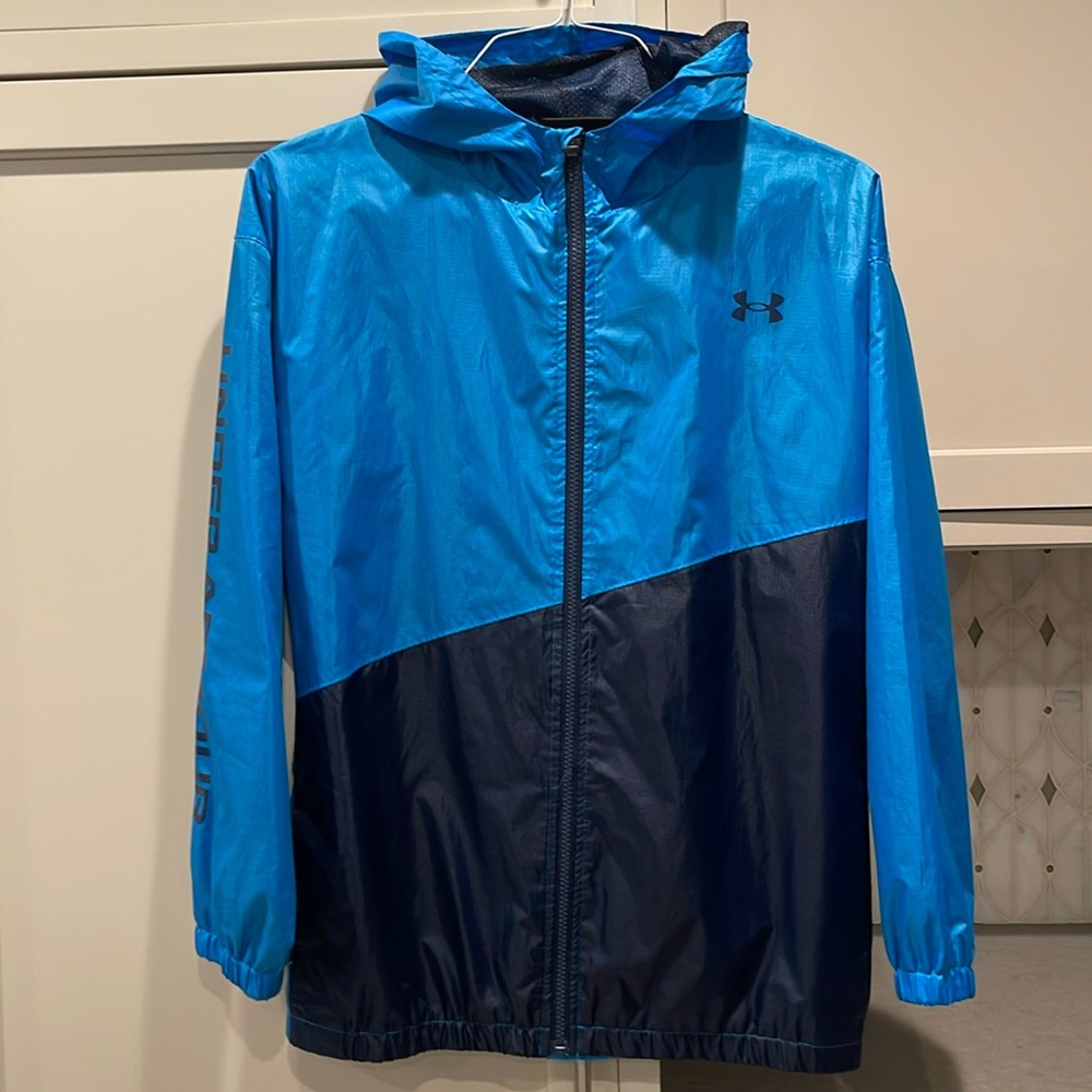 UnderArmour kids XXL windbreaker in blue/navy blue.Water resistant,packable.
